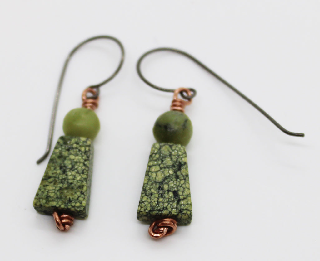 Wood Elf Triangular dangle earrings - White Bear Black Wolf