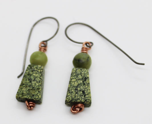 Wood Elf Triangular dangle earrings - White Bear Black Wolf